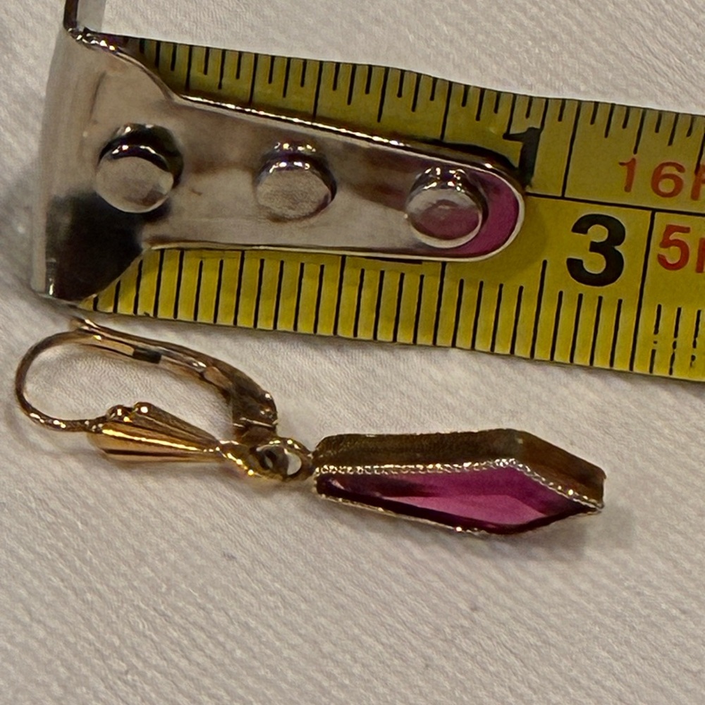 Vintage Tolled Gold Red Faceted Drop Earrings with Leverback Closure - Picture 3 of 3